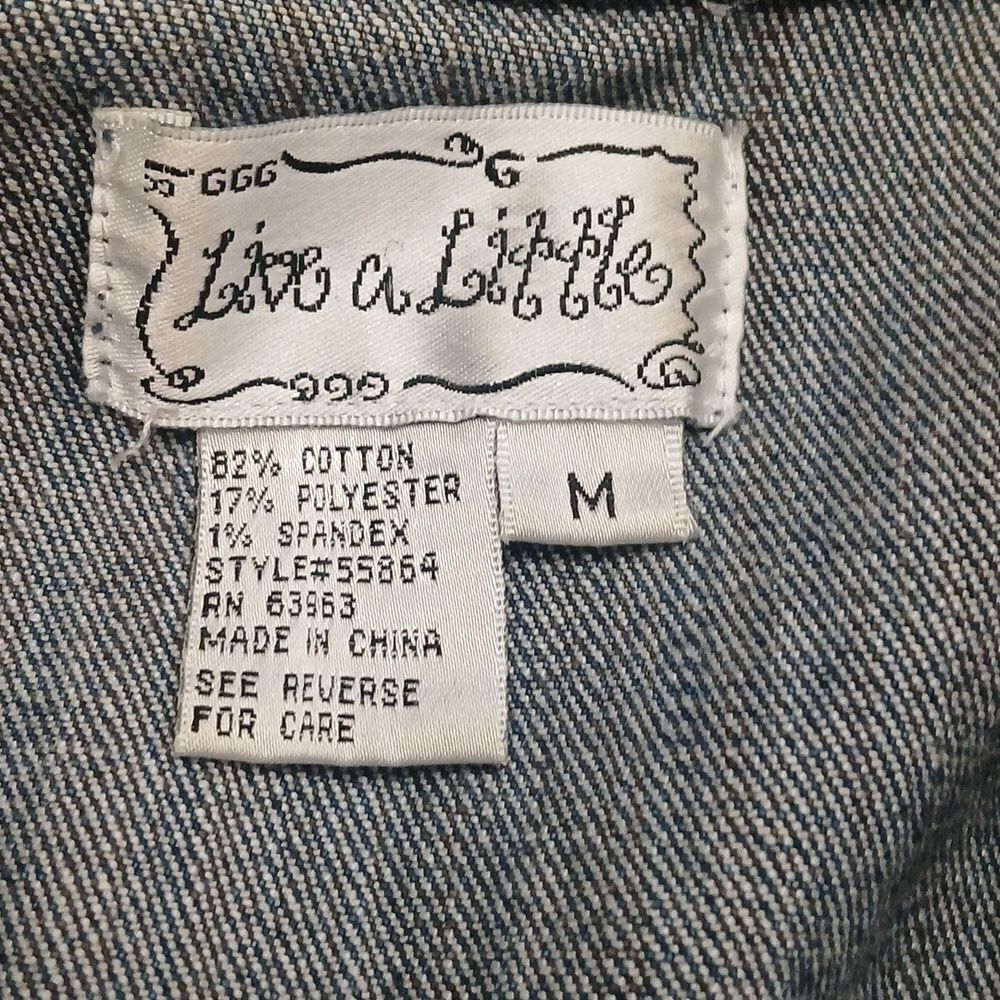 Live a Little Denim fitted jean jacket faint pinstripe look  Sz M NWOT - Picture 6 of 7